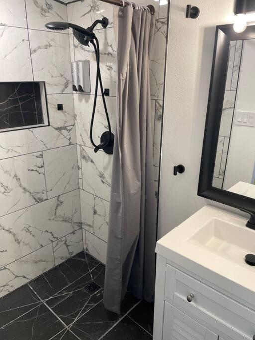 Your Tiny Downtown Home With Backyard Unit D Phoenix Exterior photo